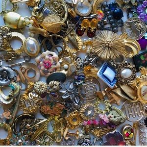 Mystery vintage Brooches grab bag Resellers Vintage Jewelry Treasure